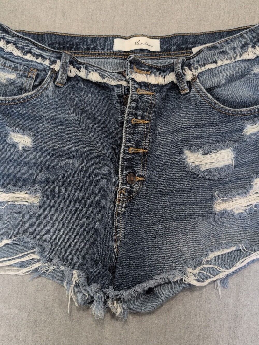 KanCan distressed denim shorts size 13/30